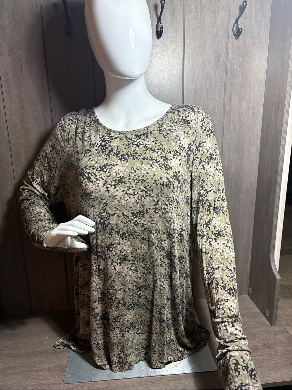 intro. Olive and Black Floral-Pattern Long Sleeve Scoop Neck Top